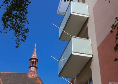 Balkony s výplní bezpečnostním sklem