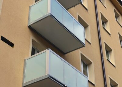 Balkony s hliníkovým madlem
