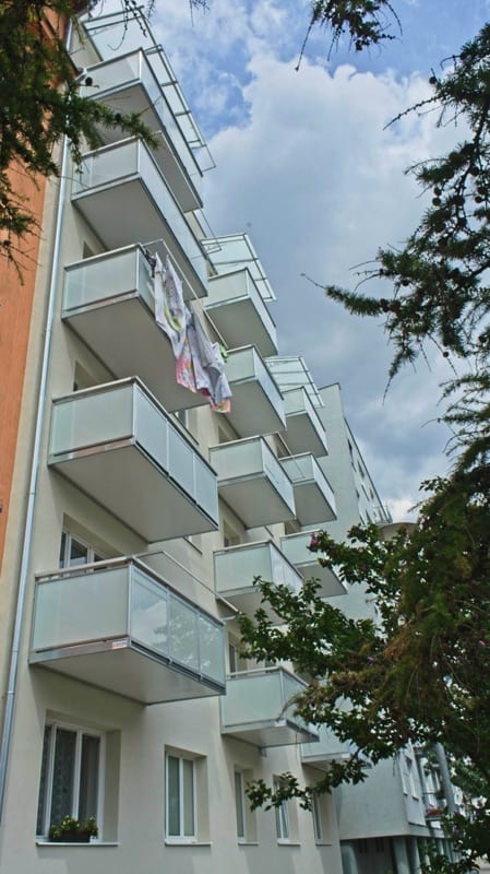 Balkony přisazené k fasádě