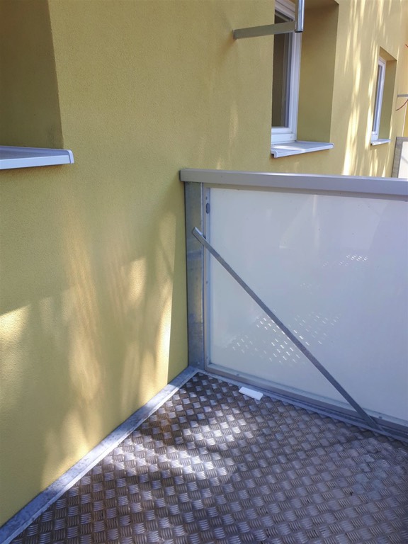 Balkon s hliníkovým opláštěním Balkon s hliníkovým opláštěním