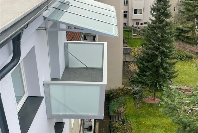 Balkon s hliníkovou konstrukcí