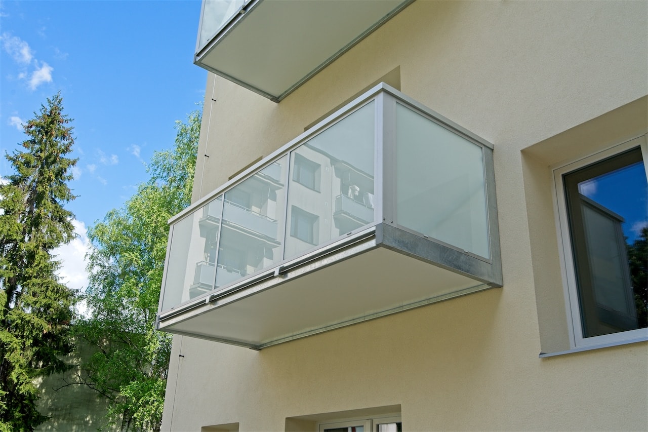 Balkóny s hliníkovým zábradlím