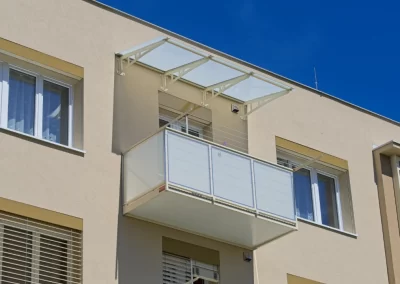 balkony okrová konstrukce