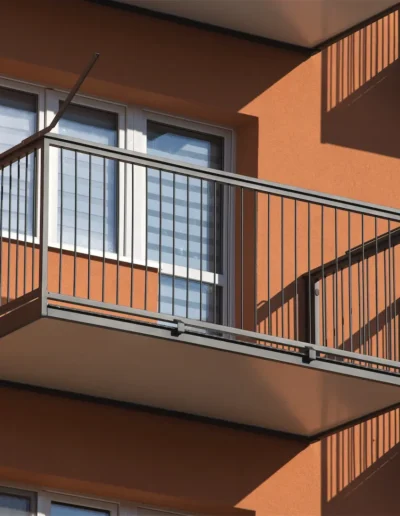 balkony šprušle černé