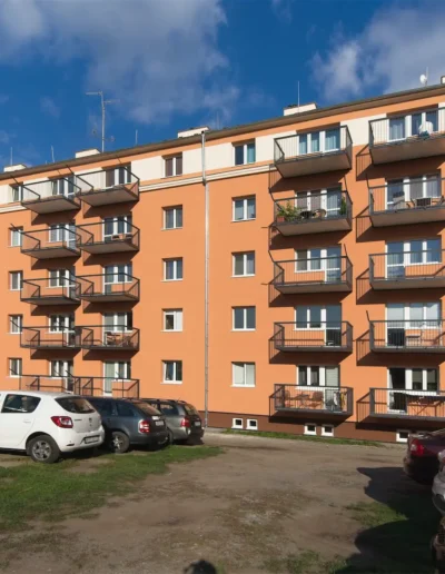 balkony šprušle černé celý dům