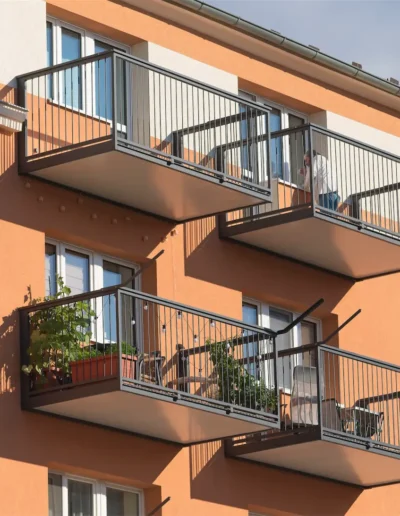 balkony šprušle černé