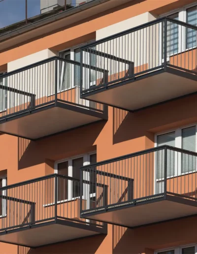 balkony šprušle černé