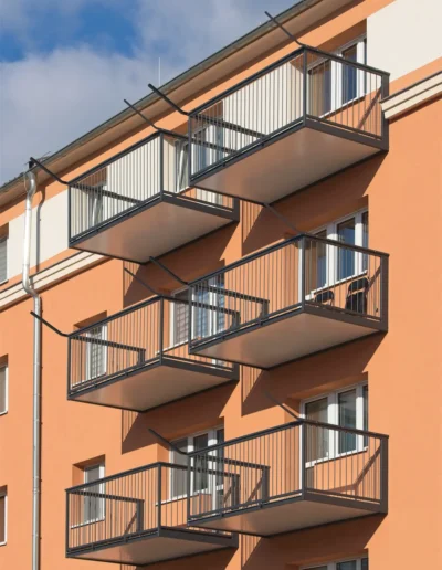 balkony šprušle černé