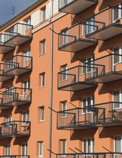 balkony šprušle černé